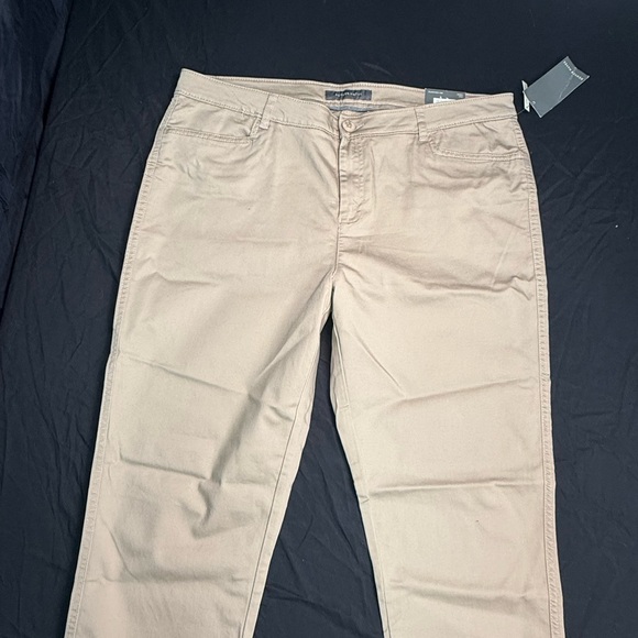 Denver Hayes Women’s Khaki Pants NWT Size 14x32 - Picture 3 of 11
